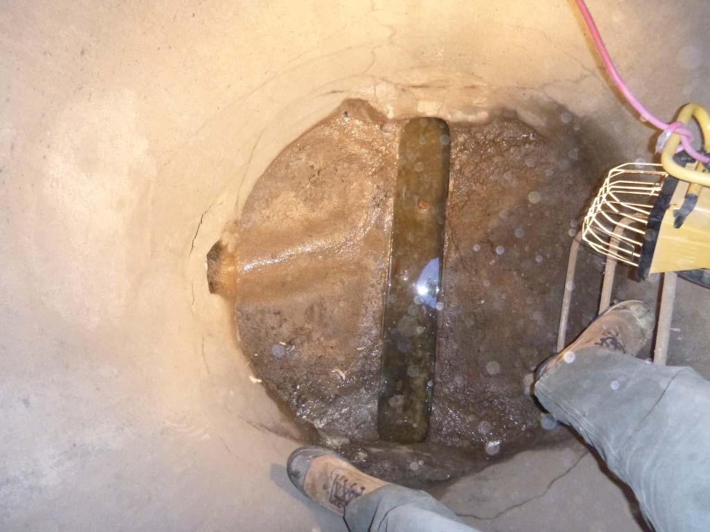 Active groundwater leak at a pipe penetration in a sanitary manhole before injection grouting